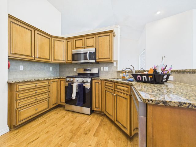 2350 N Castle Rock Ct, Wichita, KS 67228