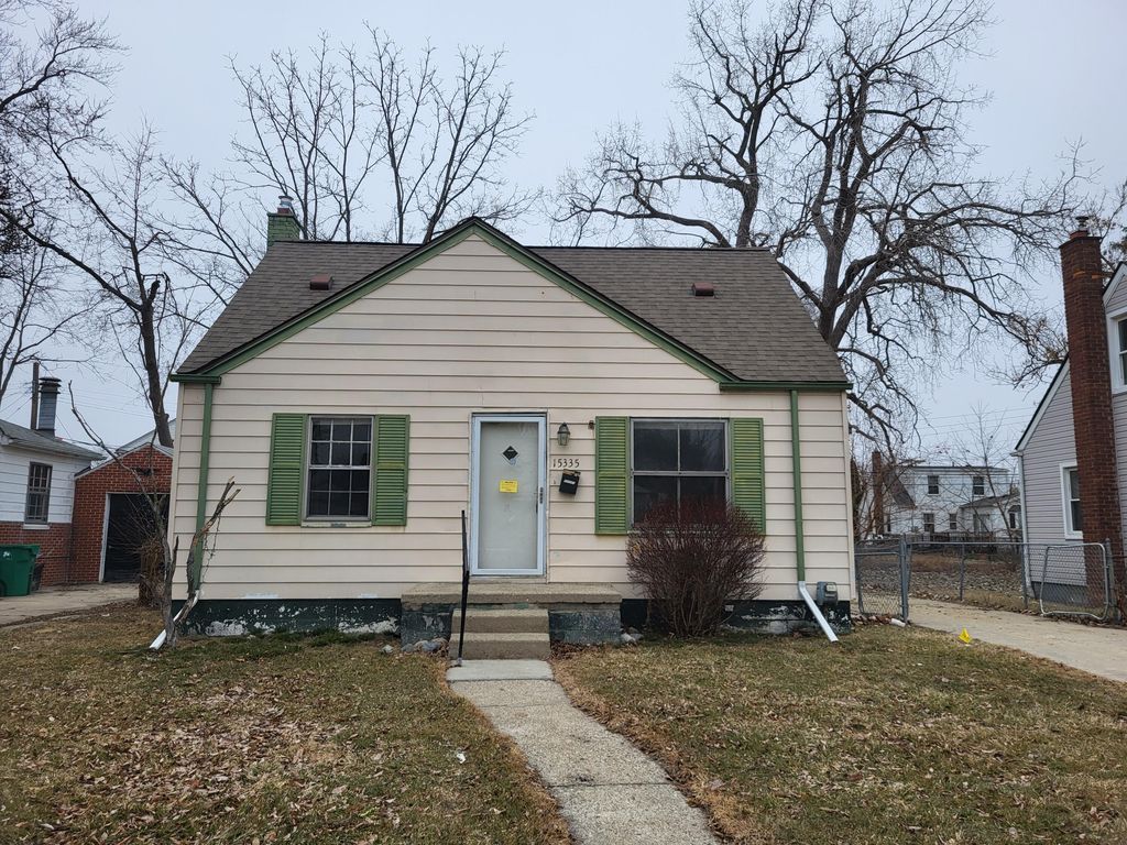 15335 Semrau Avenue, Eastpointe, MI 48021