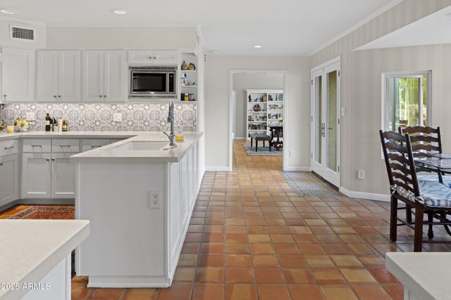 6131 E Naumann Drive, Paradise Valley, AZ 85253