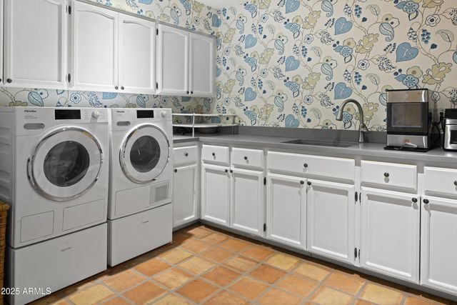 6131 E Naumann Drive, Paradise Valley, AZ 85253