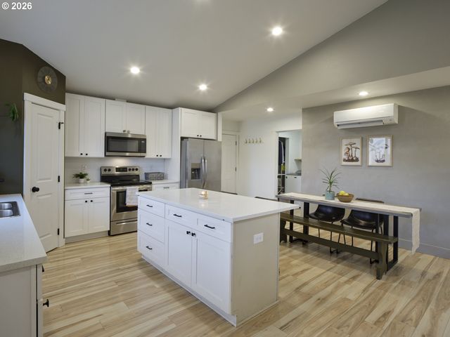 1015 PEACH Rd, Winlock, WA 98596