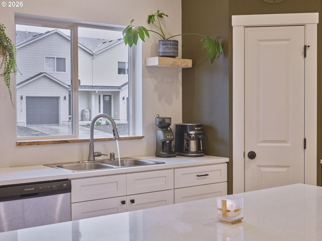 1015 PEACH Rd, Winlock, WA 98596