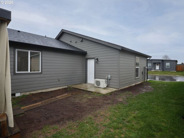 1015 PEACH Rd, Winlock, WA 98596