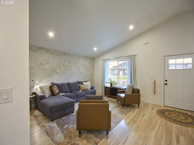 1015 PEACH Rd, Winlock, WA 98596