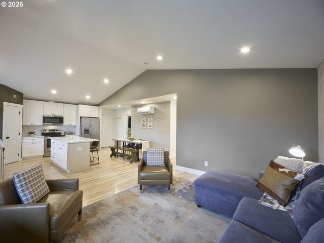 1015 PEACH Rd, Winlock, WA 98596