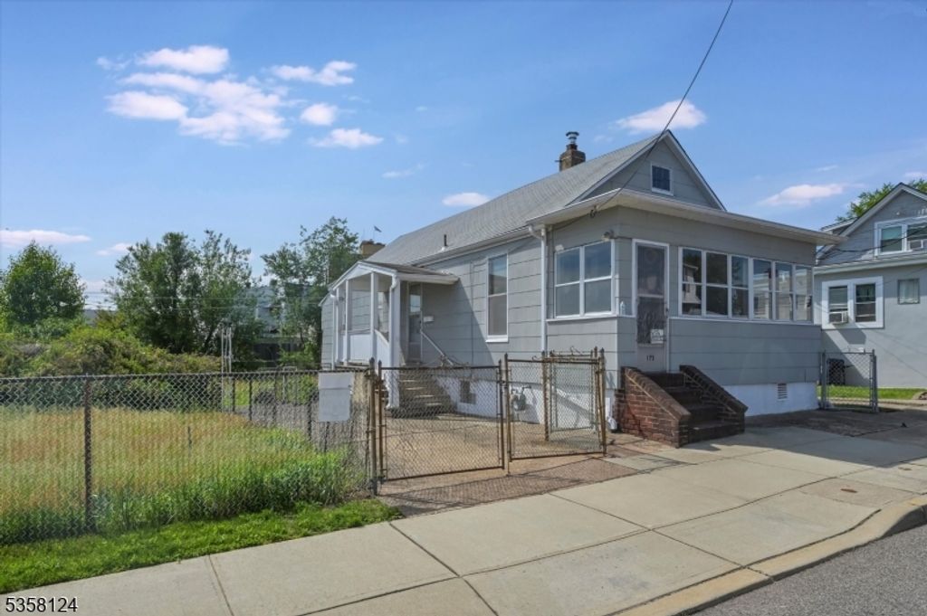 173 Lincoln Pl, Garfield City, NJ 07026