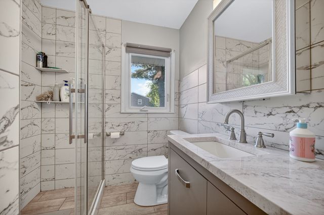 4201 Lower Beaver Road, Des Moines, IA 50310