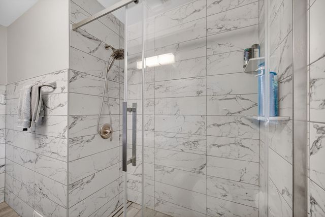 4201 Lower Beaver Road, Des Moines, IA 50310