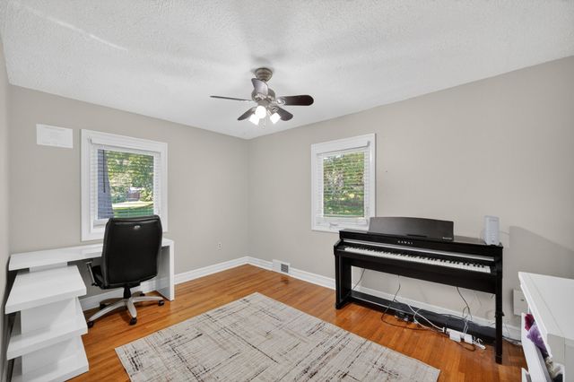 4201 Lower Beaver Road, Des Moines, IA 50310