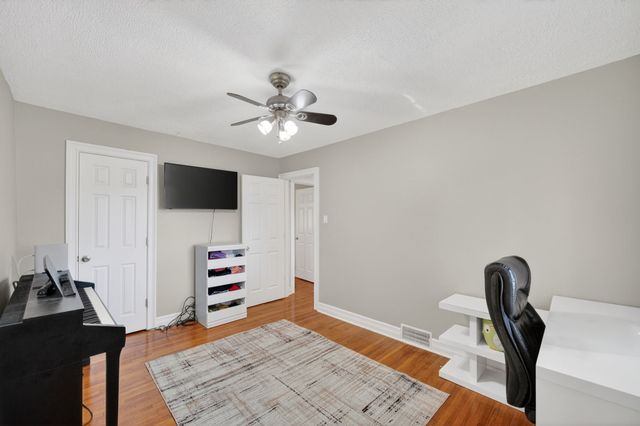 4201 Lower Beaver Road, Des Moines, IA 50310
