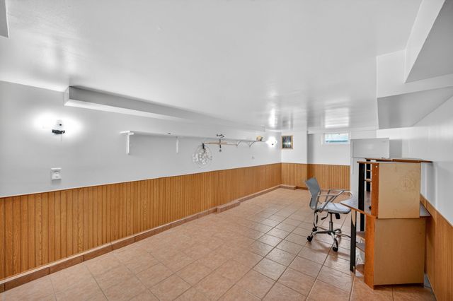 4201 Lower Beaver Road, Des Moines, IA 50310