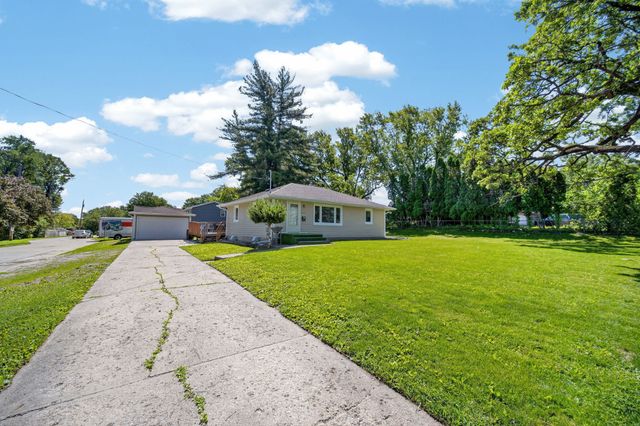 4201 Lower Beaver Road, Des Moines, IA 50310