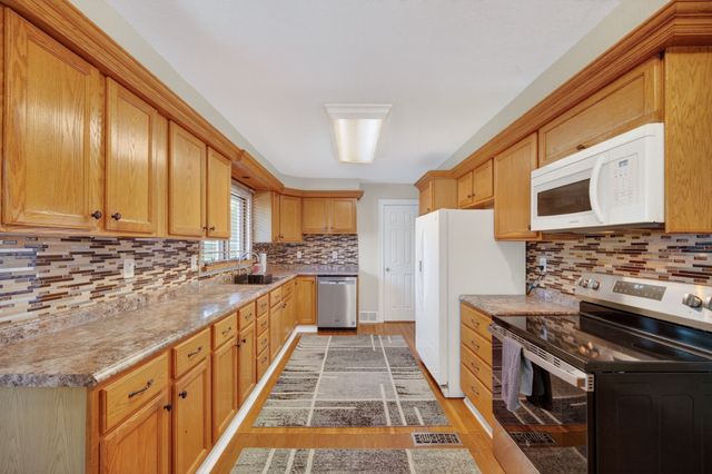 4201 Lower Beaver Road, Des Moines, IA 50310