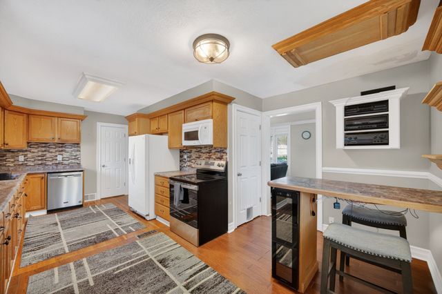 4201 Lower Beaver Road, Des Moines, IA 50310