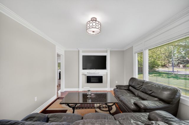 4201 Lower Beaver Road, Des Moines, IA 50310