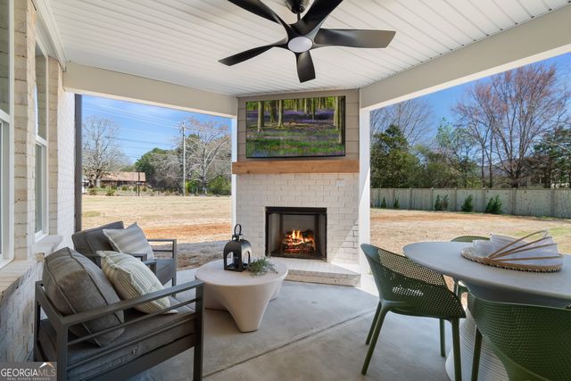515 Bartlett Pear Lane, Loganville, GA 30052