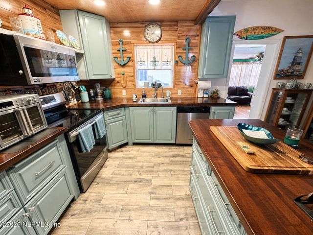 7103 WENDY Circle, Jacksonville, FL 32211