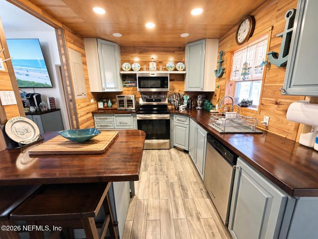 7103 WENDY Circle, Jacksonville, FL 32211