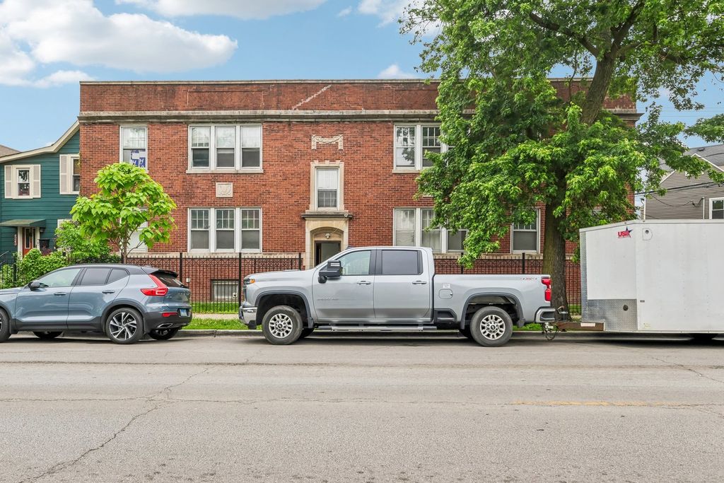 4247 W Addison Street, Chicago, IL 60641