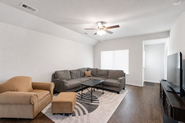 1137 Takeoff Avenue, Fort Worth, TX 76131