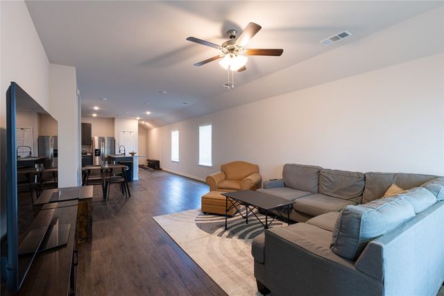 1137 Takeoff Avenue, Fort Worth, TX 76131