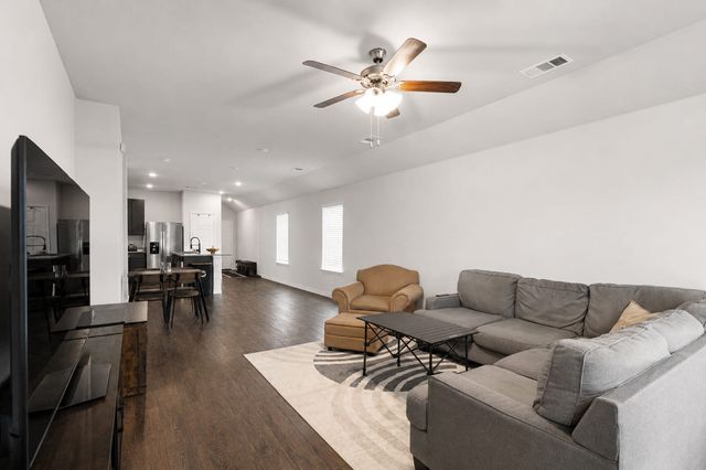 1137 Takeoff Avenue, Fort Worth, TX 76131
