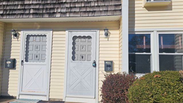 127 Black Point Road APT 7, East Lyme, CT 06357