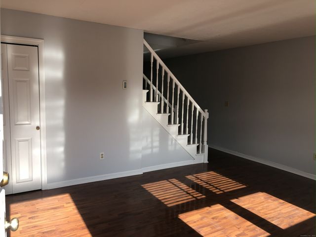 127 Black Point Road APT 7, East Lyme, CT 06357