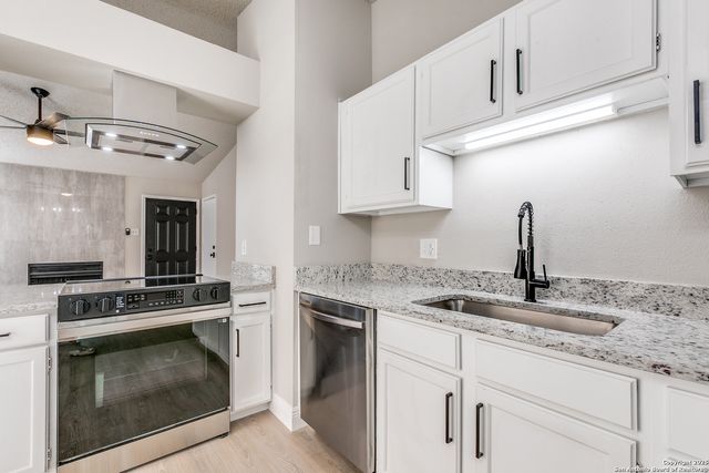 9434 Valley Rock, San Antonio, TX 78250