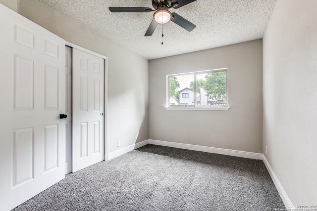 9434 Valley Rock, San Antonio, TX 78250