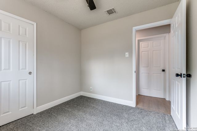 9434 Valley Rock, San Antonio, TX 78250