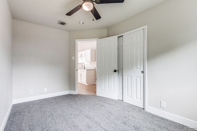 9434 Valley Rock, San Antonio, TX 78250