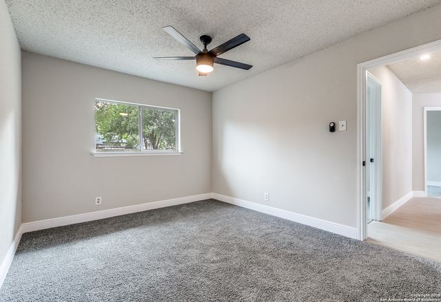 9434 Valley Rock, San Antonio, TX 78250