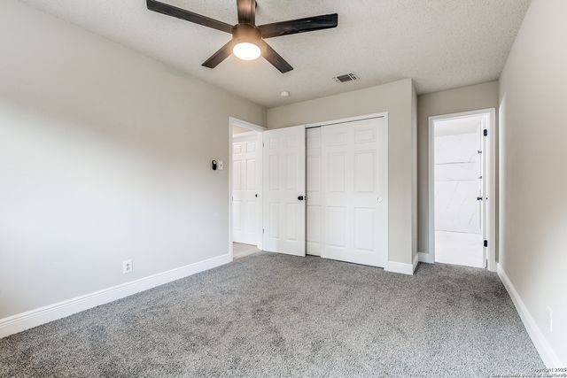 9434 Valley Rock, San Antonio, TX 78250