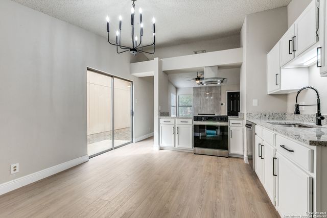 9434 Valley Rock, San Antonio, TX 78250