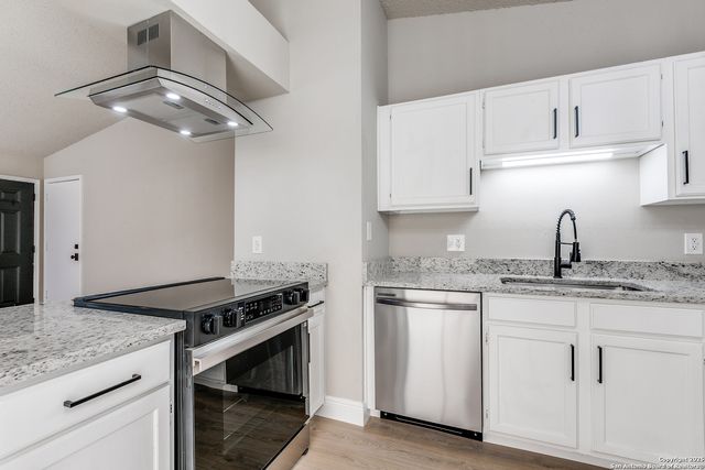 9434 Valley Rock, San Antonio, TX 78250