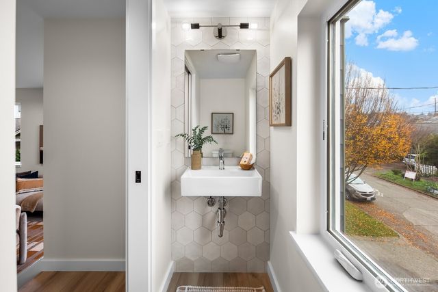 926 NW 58th Street, Seattle, WA 98107