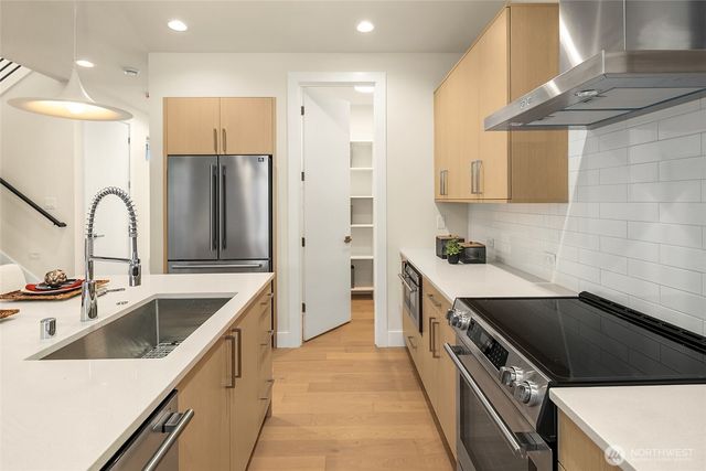 13121 NE 103rd Place, Kirkland, WA 98033