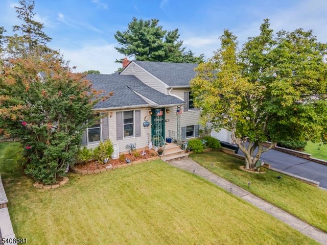 18 Mountainview Dr, Clifton City, NJ 07013