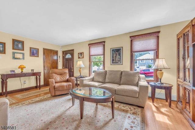 18 Mountainview Dr, Clifton City, NJ 07013