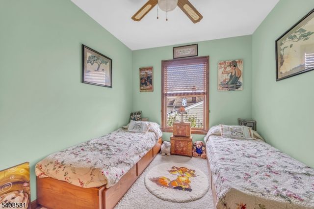 18 Mountainview Dr, Clifton City, NJ 07013