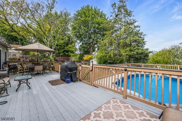 18 Mountainview Dr, Clifton City, NJ 07013