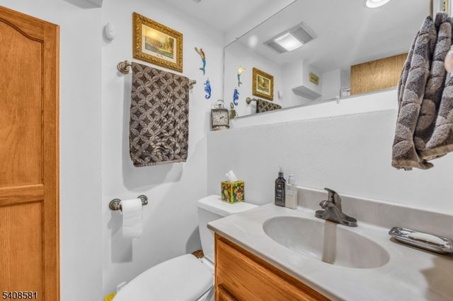 18 Mountainview Dr, Clifton City, NJ 07013