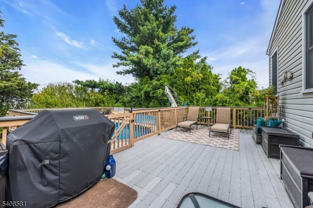 18 Mountainview Dr, Clifton City, NJ 07013