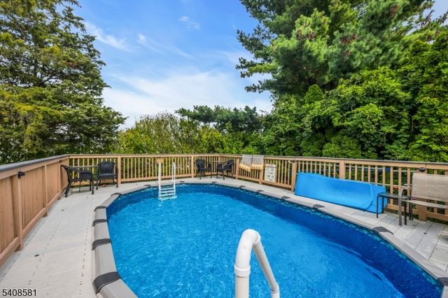 18 Mountainview Dr, Clifton City, NJ 07013