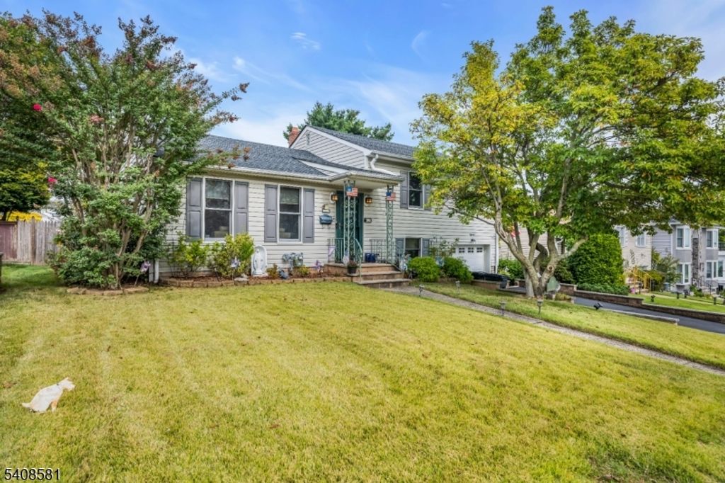 18 Mountainview Dr, Clifton City, NJ 07013