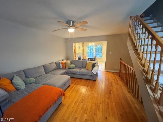 10 Mochen Ct, Sayreville Boro, NJ 08872