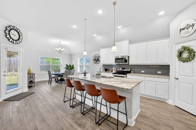 136 Gleeson Drive, Red Oak, TX 75154
