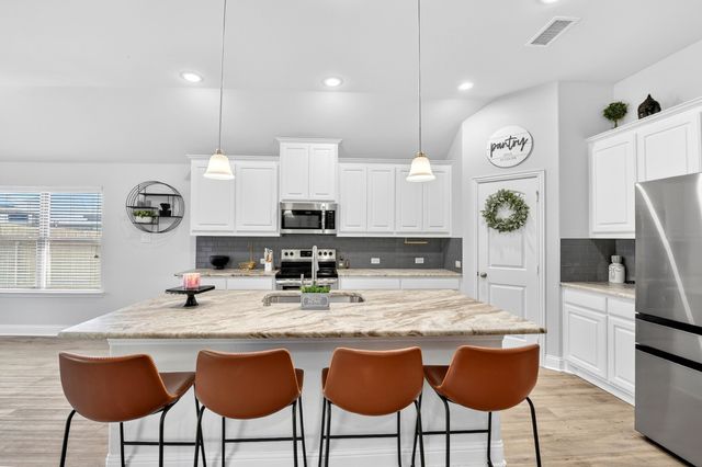 136 Gleeson Drive, Red Oak, TX 75154