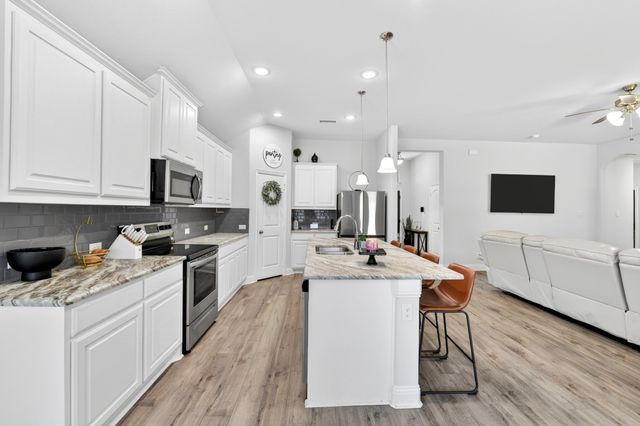 136 Gleeson Drive, Red Oak, TX 75154
